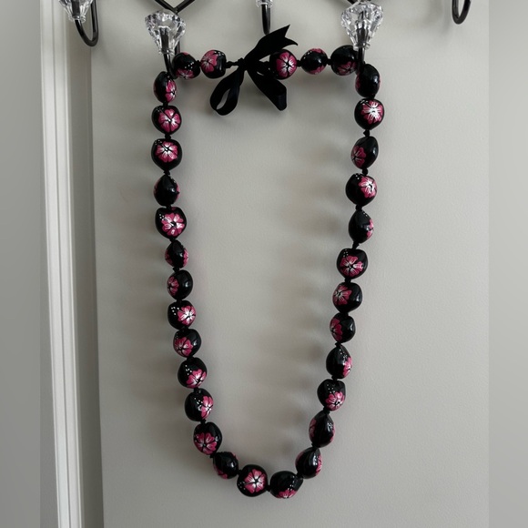 Pink Hibiscus Kukui Nut Lei Necklace NWOT - Picture 1 of 6